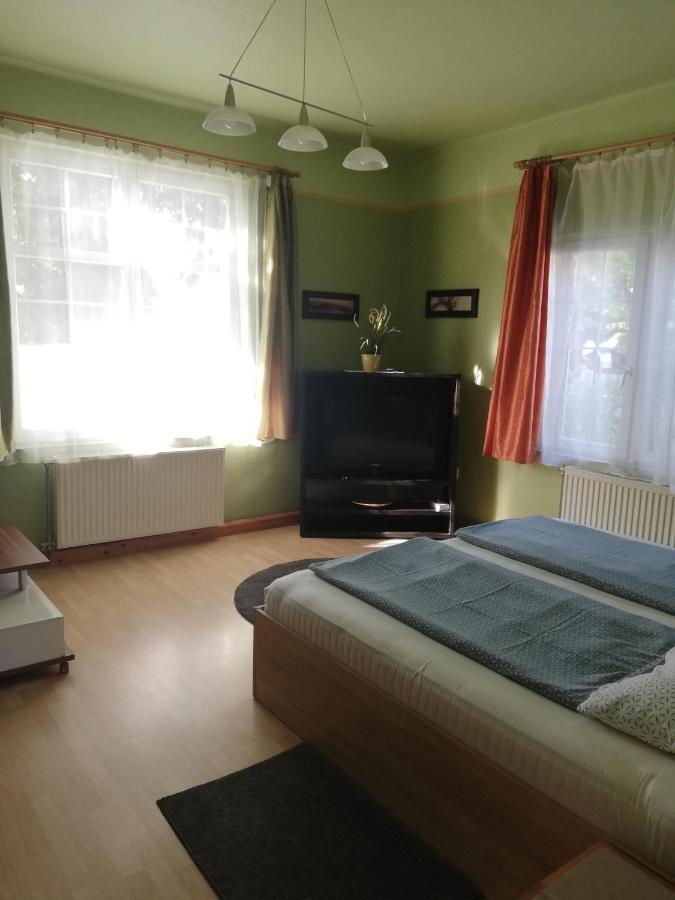 Kornel Apartman Шіофок Екстер'єр фото